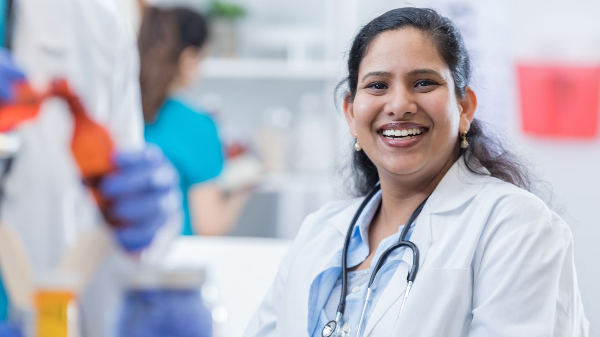 Woman in cardiology in a laboratory, smiling at the camera