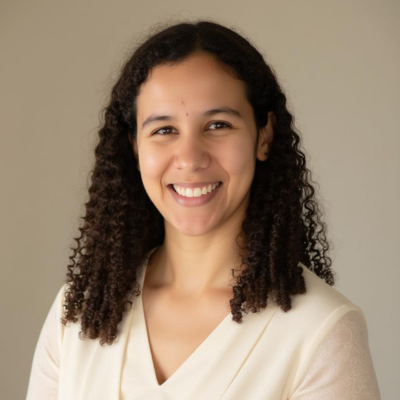 Flavia Geraldes headshot 400x400 1